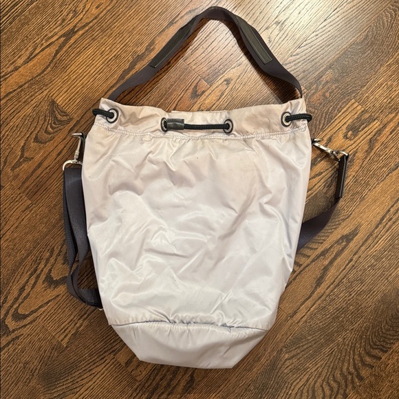LULULEMON BUCKET BAG - Picture 3 of 6